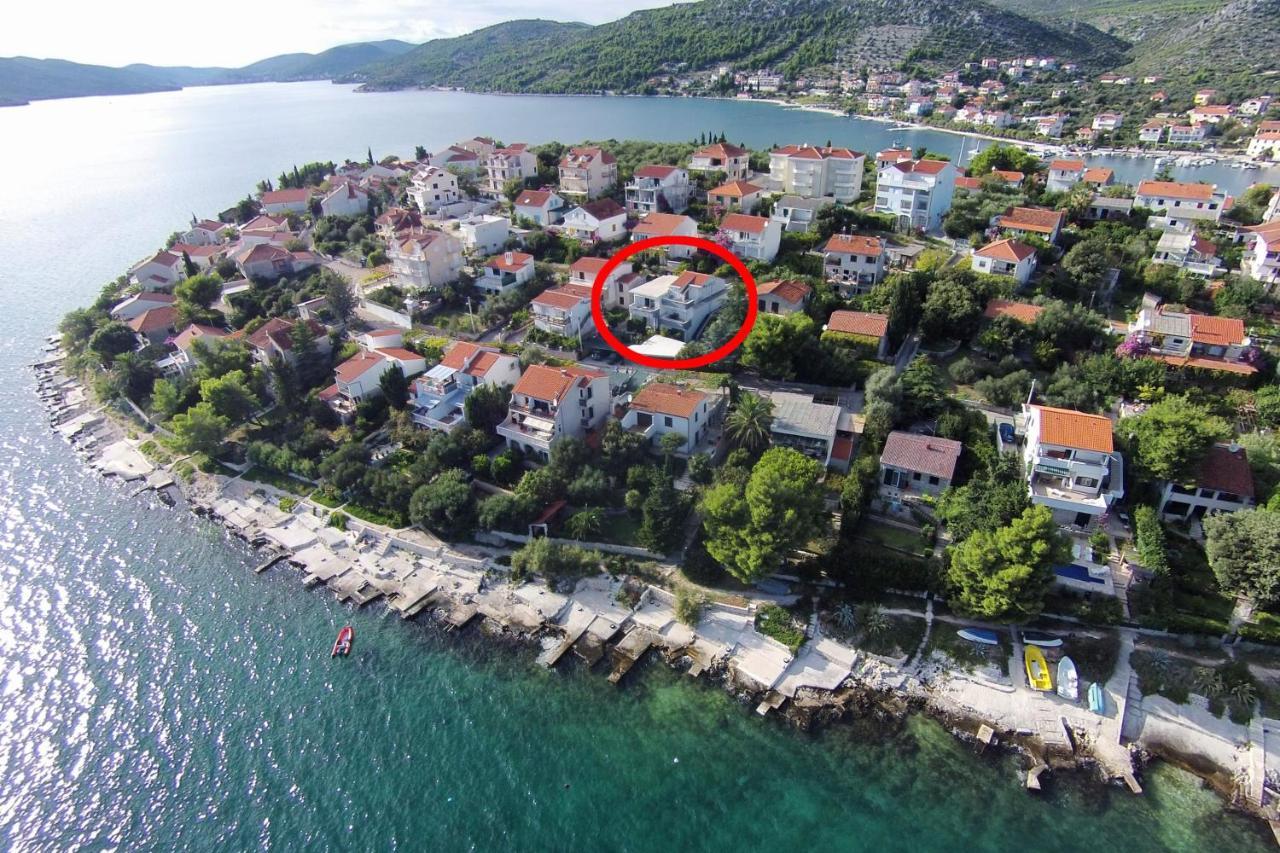 Apartments By The Sea Seget Vranjica, Trogir - 10328 Buitenkant foto