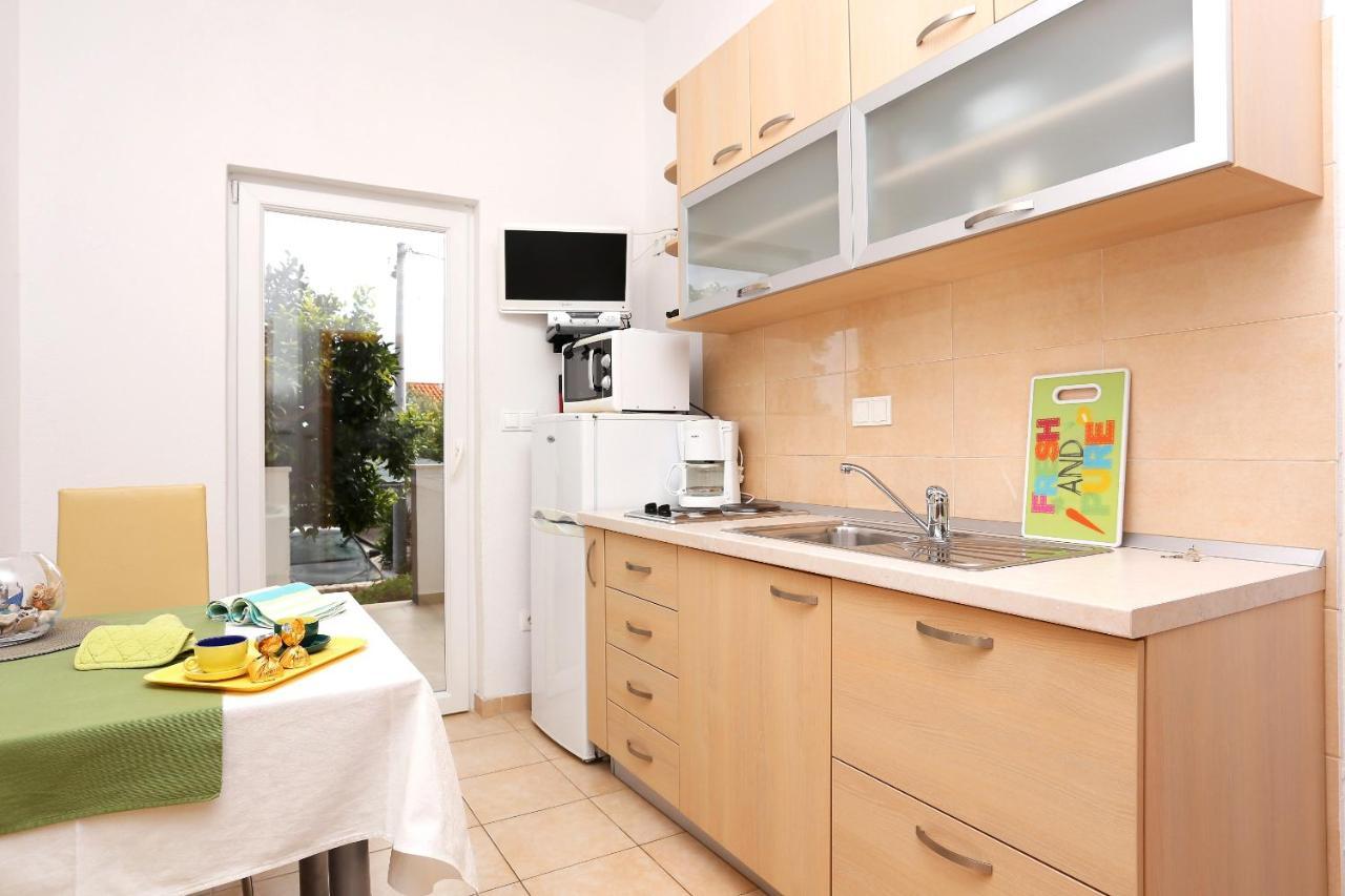 Apartments By The Sea Seget Vranjica, Trogir - 10328 Buitenkant foto