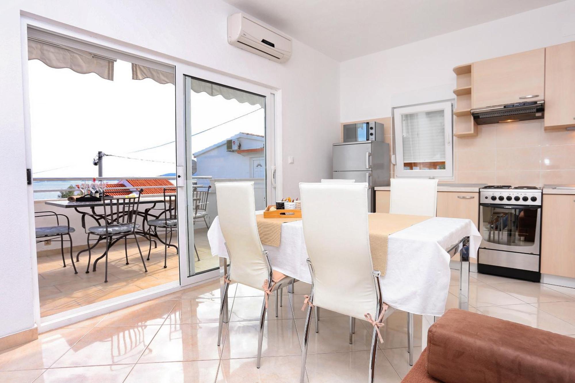 Apartments By The Sea Seget Vranjica, Trogir - 10328 Kamer foto